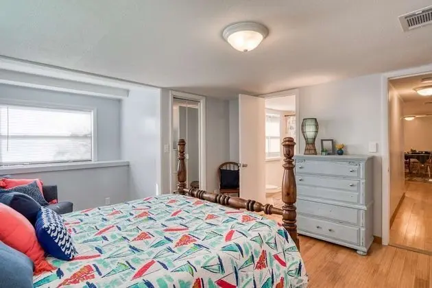 Ev (Sunset Canal Cottage)