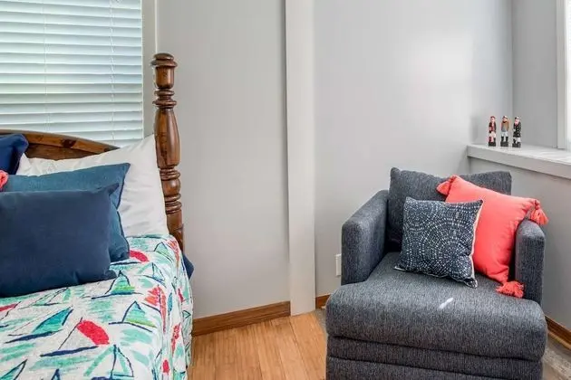 Ev (Sunset Canal Cottage)