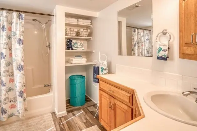 Ev (Sunset Canal Cottage)