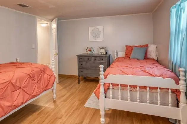 Ev (Sunset Canal Cottage)