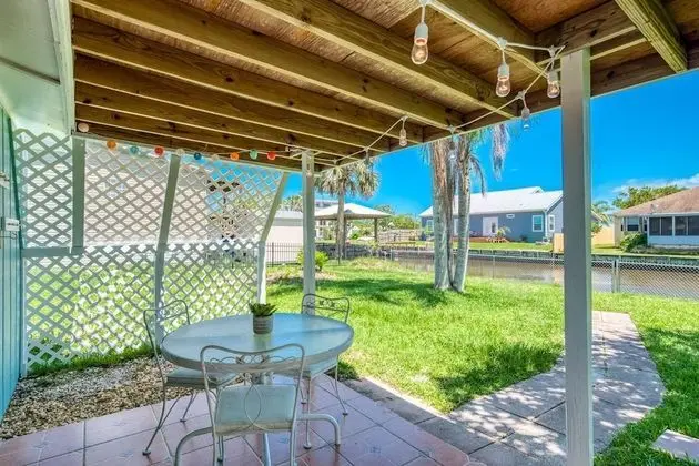 Ev (Sunset Canal Cottage)