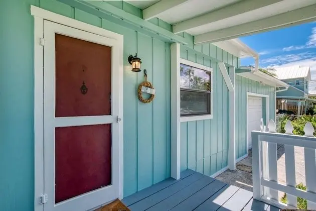 Ev (Sunset Canal Cottage)