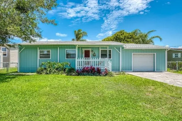 Ev (Sunset Canal Cottage)