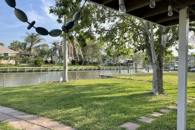 Ev (Sunset Canal Cottage)