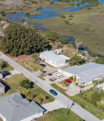 Ev (Sunset Canal Cottage)