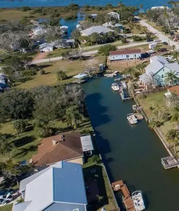 Ev (Sunset Canal Cottage)