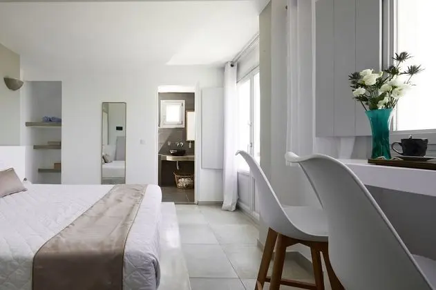 Deluxe Room with hot tub and sea view