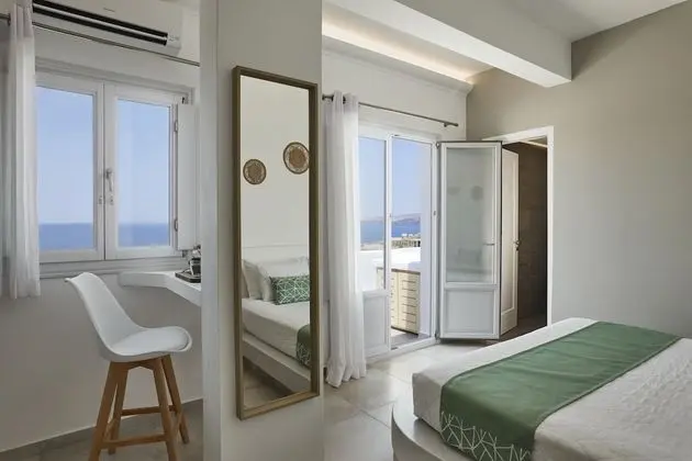 Deluxe Room with hot tub and sea view