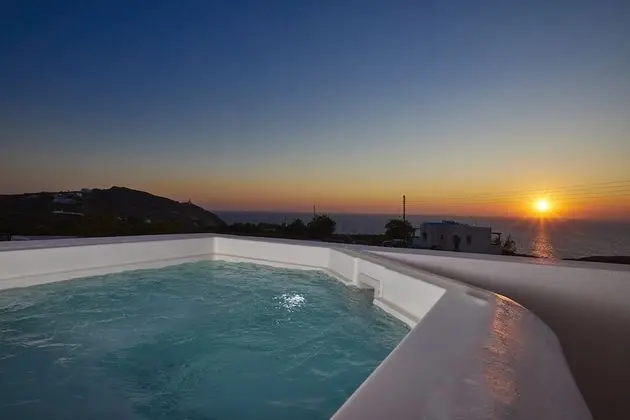 Deluxe Room with hot tub and sea view