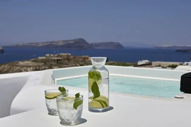 Deluxe Room with hot tub and sea view
