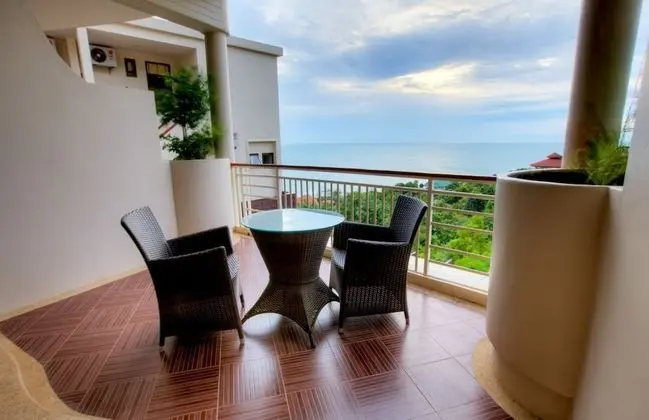 Deluxe Room, Partial Sea View