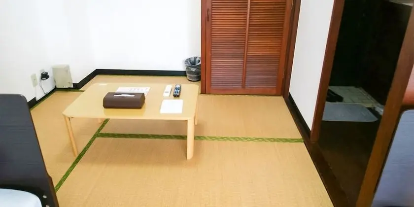 Oda, Sigara İçilmez (Japanese Western style, 2nd floor)