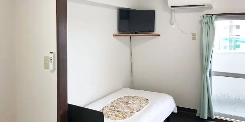 Tek Kişilik Oda, Sigara İçilmez (2nd, 3rd floor)