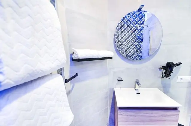 Comfort Tek Büyük veya İki Ayrı Yataklı Oda, Balkon, Deniz Manzaralı (3)
