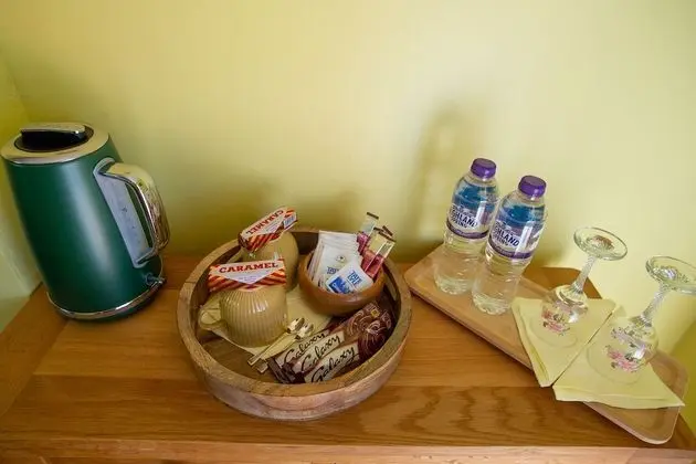 Standard Tek Büyük Yataklı Oda, Banyolu/Duşlu, Bahçe Manzaralı (The Sunrise Room)