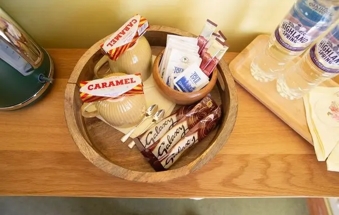 Standard Tek Büyük Yataklı Oda, Banyolu/Duşlu, Bahçe Manzaralı (The Sunrise Room)