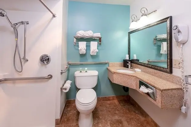 Standard Oda, 1 Büyük (Queen) Boy Yatak, Buzdolabı ve Mikrodalga