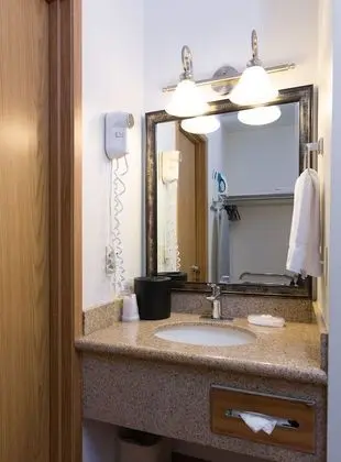 Standard Oda, 1 Büyük (Queen) Boy Yatak, Buzdolabı ve Mikrodalga