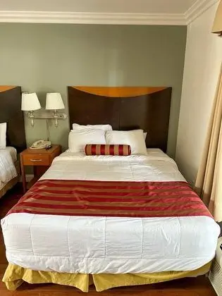 Deluxe Oda (Two Queen Beds and sofabed)