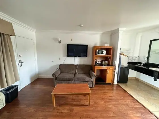 Deluxe Oda (Two Queen Beds and sofabed)
