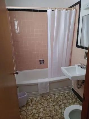 Traditional Tek Büyük Yataklı Oda