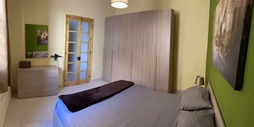 Apart Daire, 1 Büyük (Queen) Boy Yatak ve Çekyat