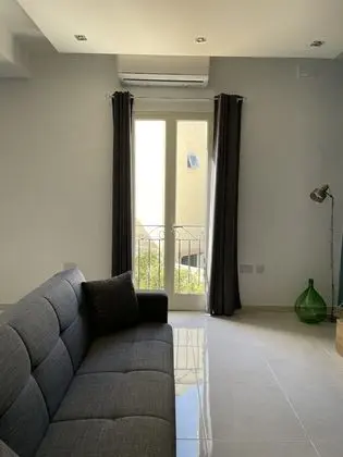 Apart Daire, 1 Büyük (Queen) Boy Yatak ve Çekyat