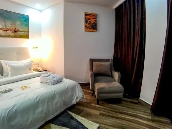 Junior Süit, 1 Çift Kişilik Yatak