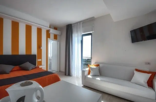 Design Üç Kişilik Oda, 1 Yatak Odası
