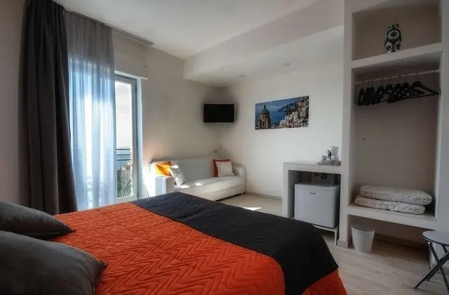 Design Üç Kişilik Oda, 1 Yatak Odası