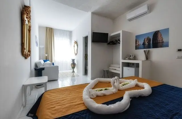 Design Üç Kişilik Oda, 1 Yatak Odası