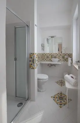 Design Üç Kişilik Oda, 1 Yatak Odası