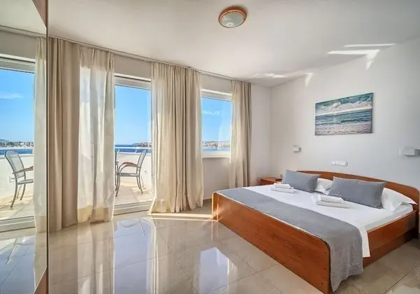 Dört Kişilik Oda, Balkon, Deniz Manzaralı