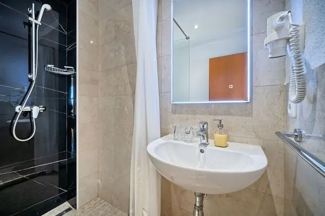 Dört Kişilik Oda, Balkon, Deniz Manzaralı