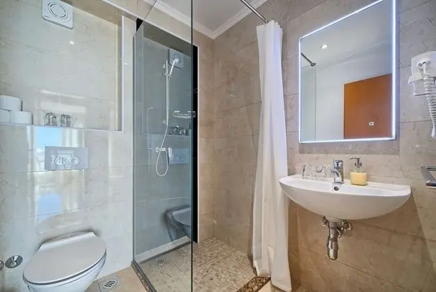 Dört Kişilik Oda, Balkon, Deniz Manzaralı