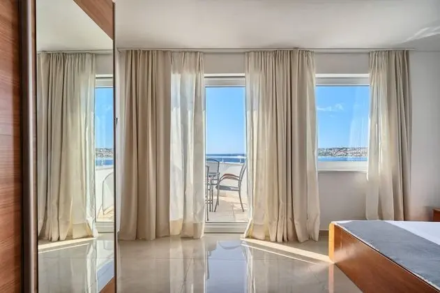 Dört Kişilik Oda, Balkon, Deniz Manzaralı