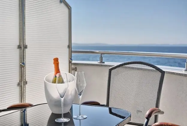 Dört Kişilik Oda, Balkon, Deniz Manzaralı