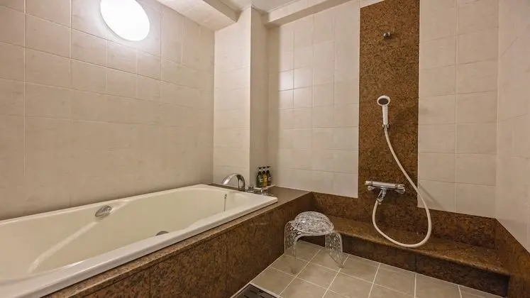 Design Tek Büyük Yataklı Oda, 1 Büyük (Queen) Boy Yatak ve Çekyat, Sigara İçilmez (Theater)