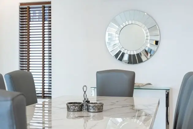Luxury Villa, Sigara İçilmez