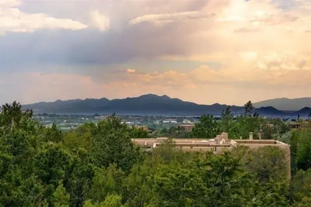 Ev (Sunset Vista - Spectacular Mountain V)
