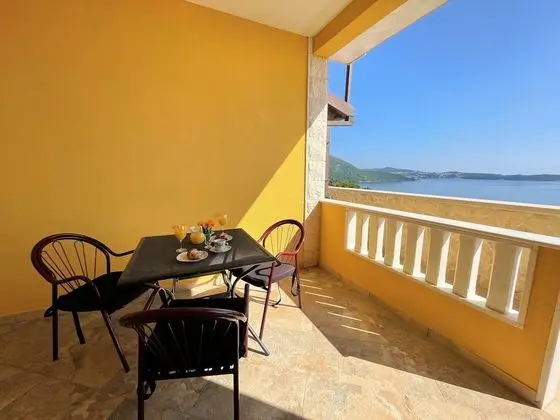 Comfort Apart Daire, 2 Yatak Odası, Teras, Deniz Manzaralı