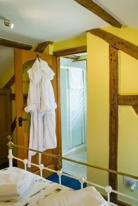 Apart Daire, 1 Büyük (Queen) Boy Yatak ve Çekyat