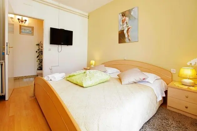 Apart Daire (Three Bedroom Apartment with Balcony )