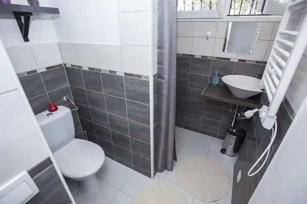 Üç Kişilik Oda, Ortak Banyo