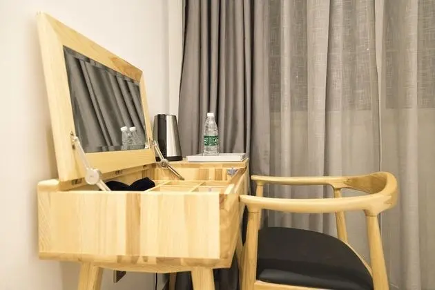 Tek Büyük Yataklı Oda, Balkon, Bahçe Manzaralı