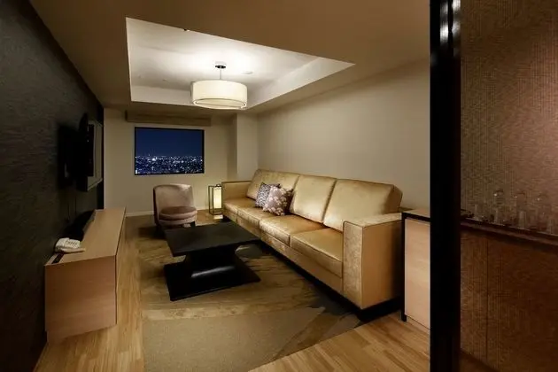 Dört Kişilik Oda, Sigara İçilmez (33th-37th Floor)