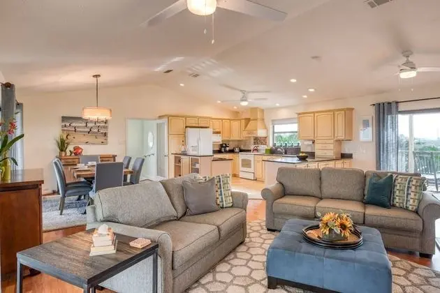 Ev (Sunshine Daydream)