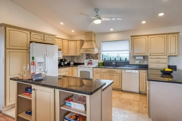 Ev (Sunshine Daydream)