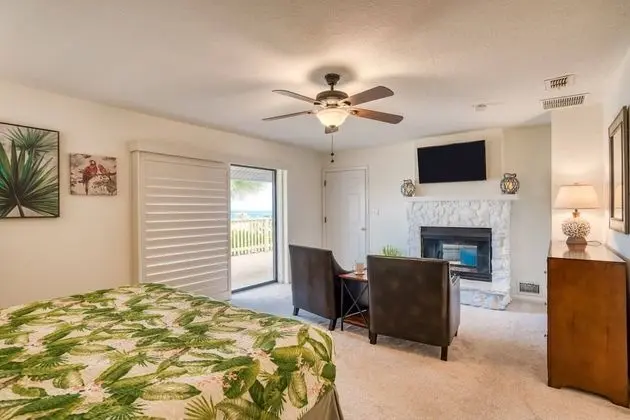 Ev (Sunshine Daydream)