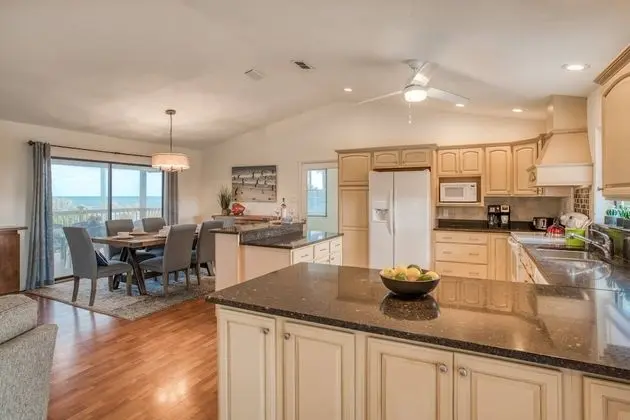 Ev (Sunshine Daydream)